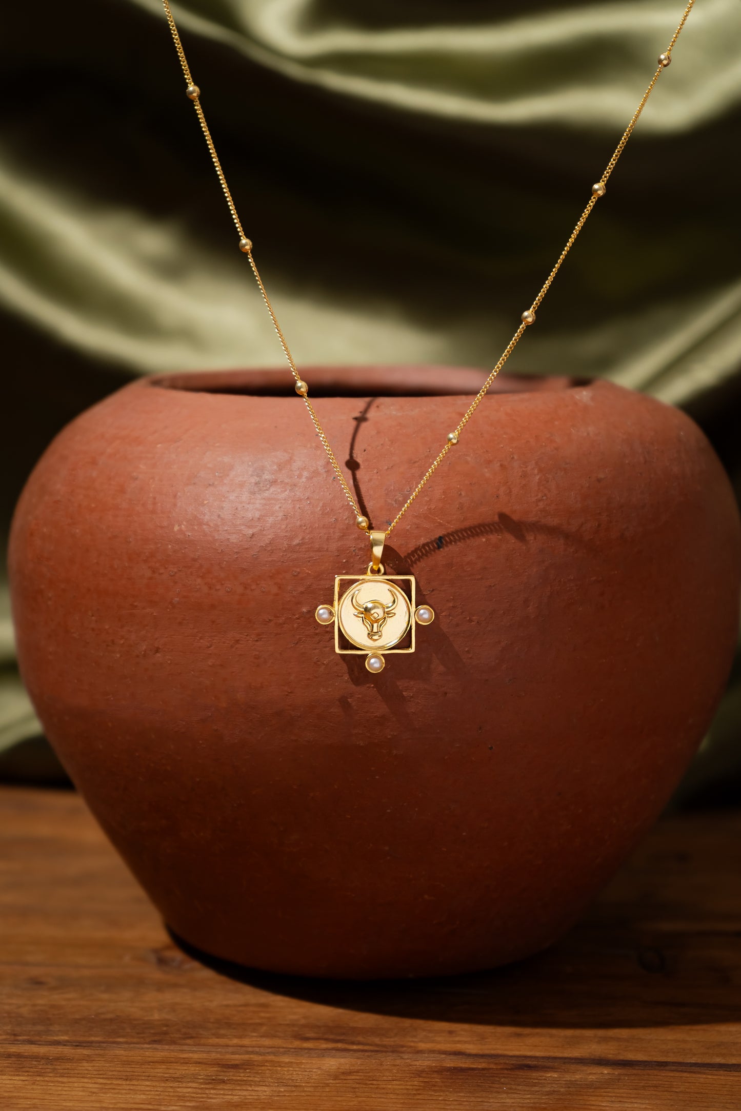 Gaura Necklace