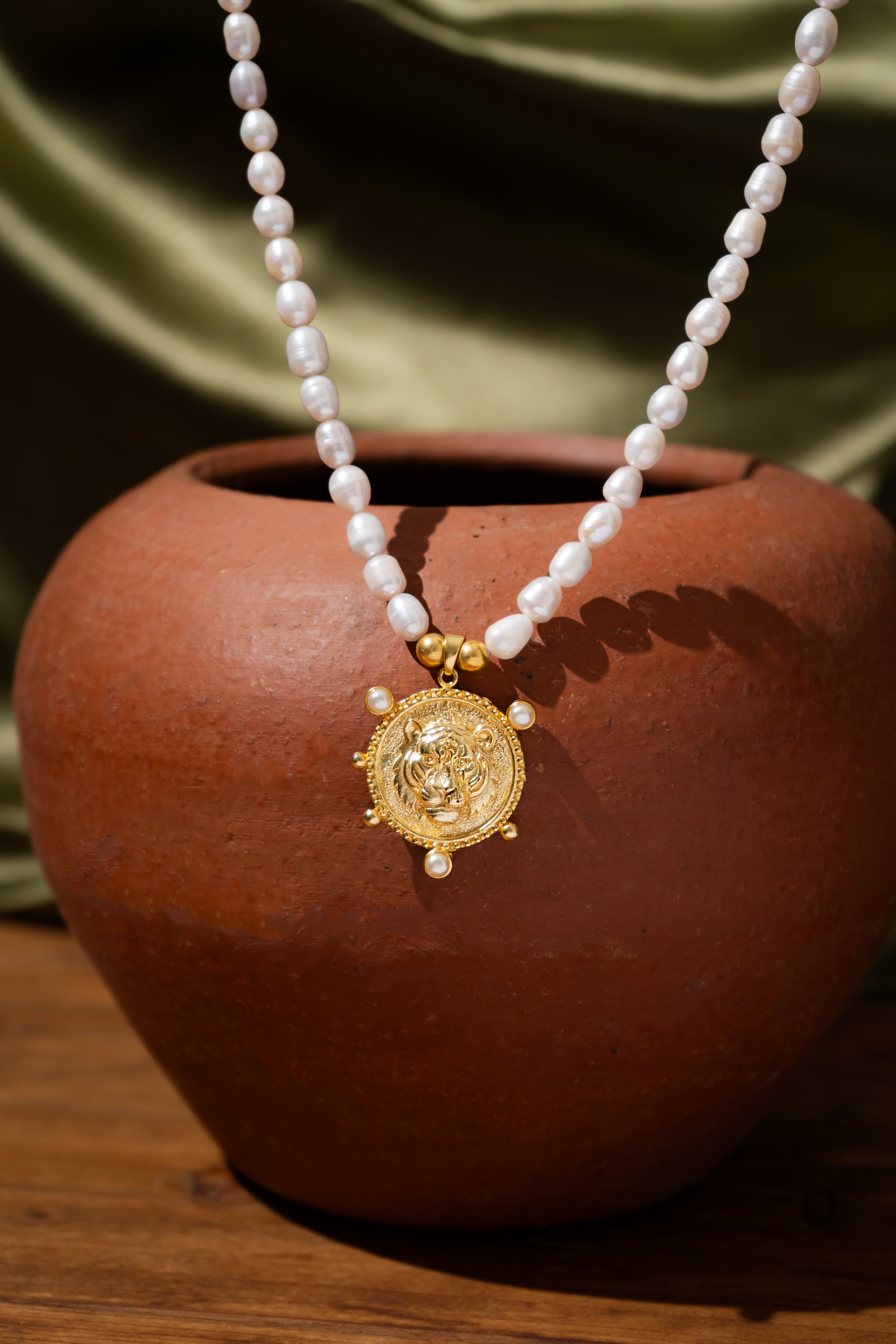 Shera Necklace image 1